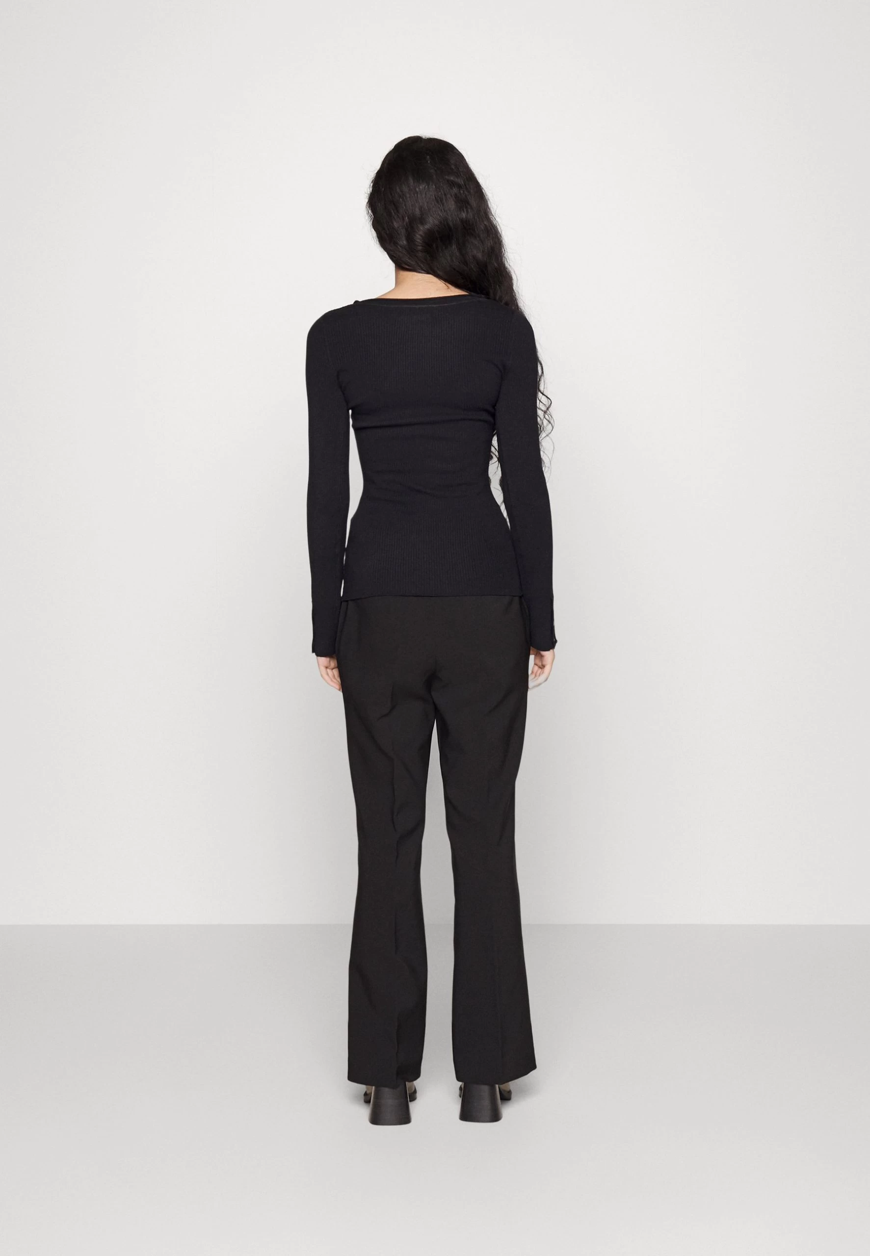 Button Detail - Jersey De Punto - Black 3 Button Detail - Jersey De Punto - Black - Imagen 3