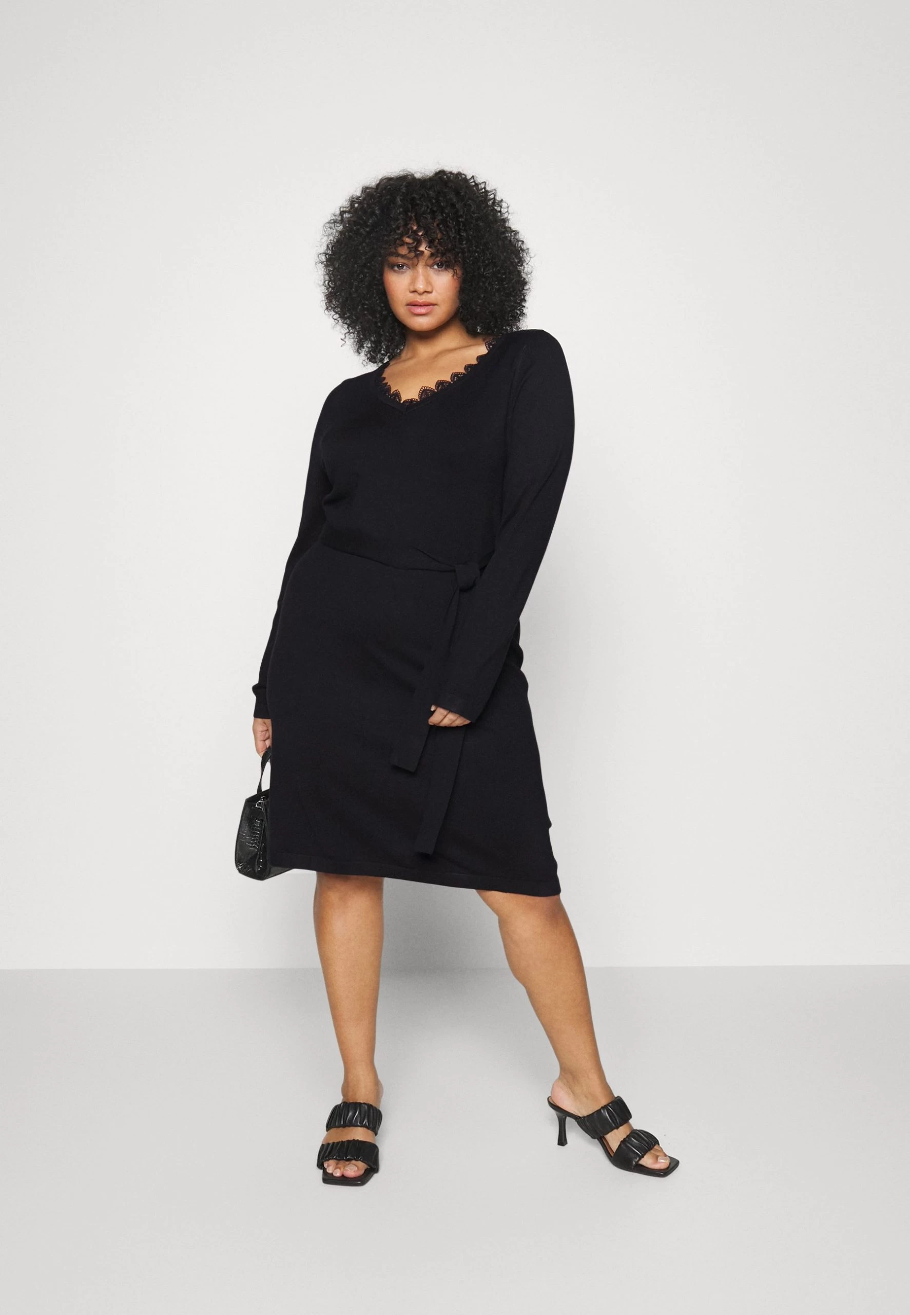 V Ausschnitt Mini Strickkleid Mit Gürtel Und Spitzeneinsatz - Vestido De Punto - Black 2 V Ausschnitt Mini Strickkleid Mit Gürtel Und Spitzeneinsatz - Vestido De Punto - Black - Imagen 2