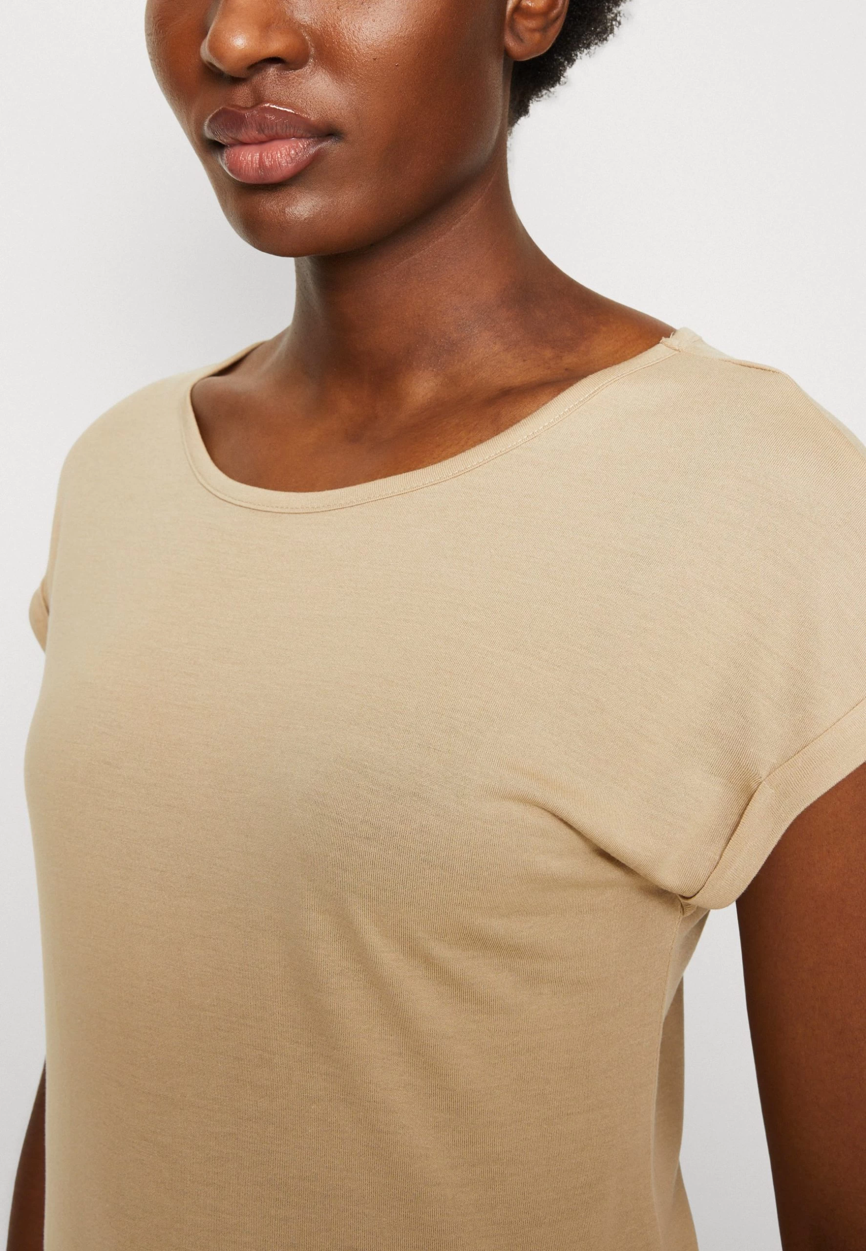 Anna Field 3 Pack - Camiseta Básica - Beige/Off-White/Red 8 Anna Field 3 Pack - Camiseta Básica - Beige/Off-White/Red - Imagen 8