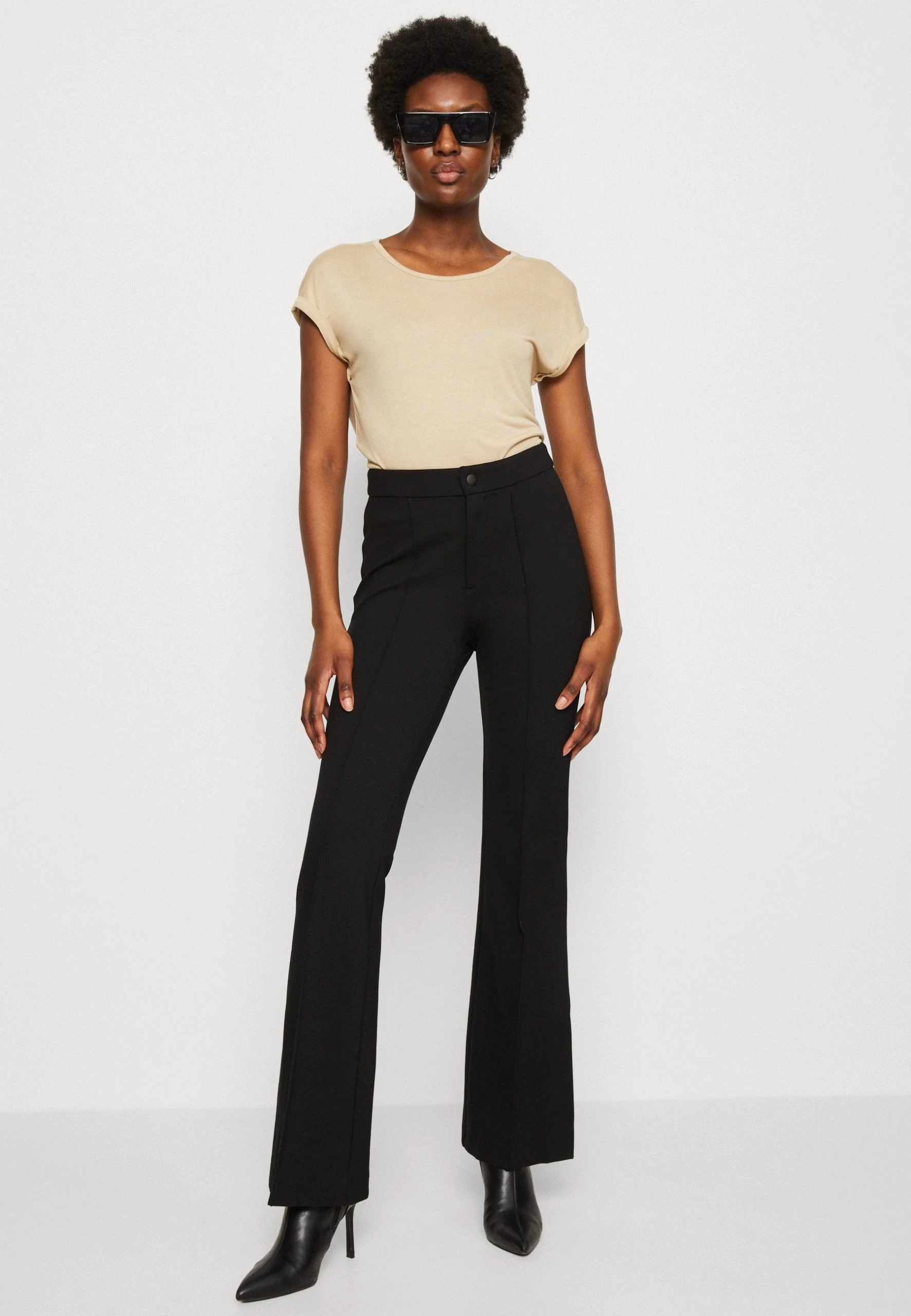 Anna Field 3 Pack - Camiseta Básica - Beige/Off-White/Red 6 Anna Field 3 Pack - Camiseta Básica - Beige/Off-White/Red - Imagen 6