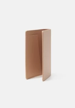 Anna Field Passport Case And Luggage Tag Set - Funda Para Pasaporte - Pink -Anna Field Almacenar d079b8e17ea5479bb64b5ac0db05ed70